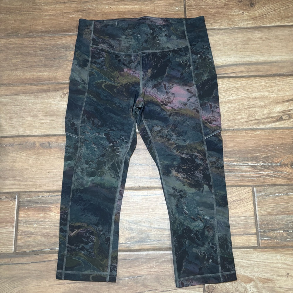 Lululemon capris sz10